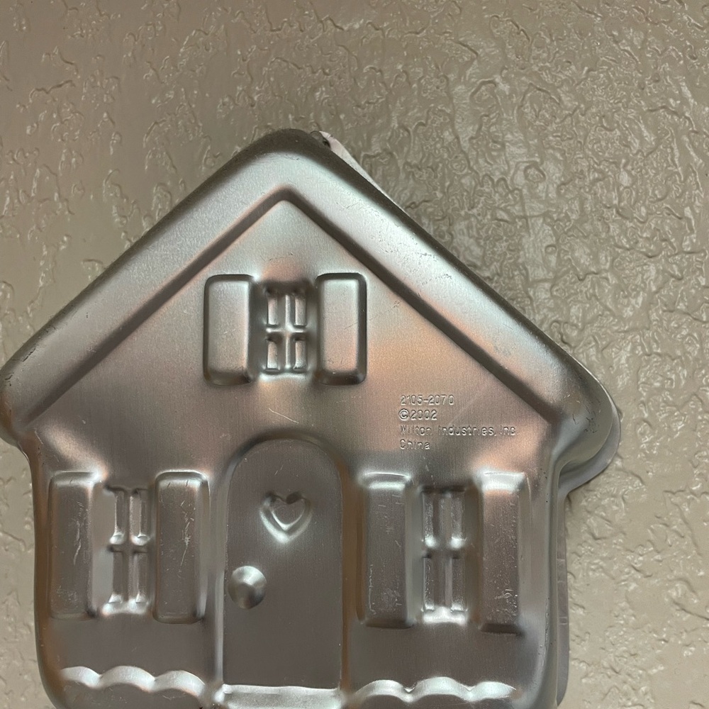 Wilson House cake pan